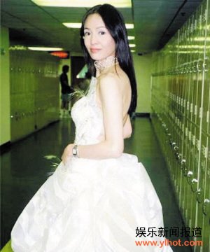 郑裕玲:相貌平平照样红